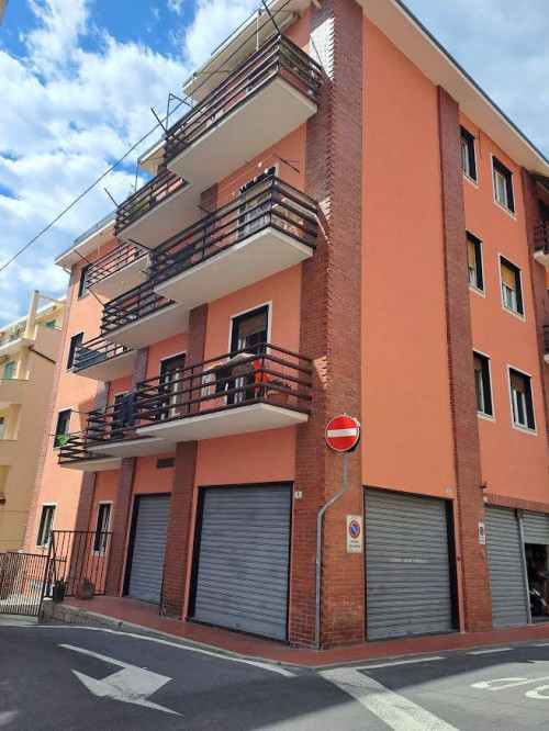 3 locali in Vendita a Imperia