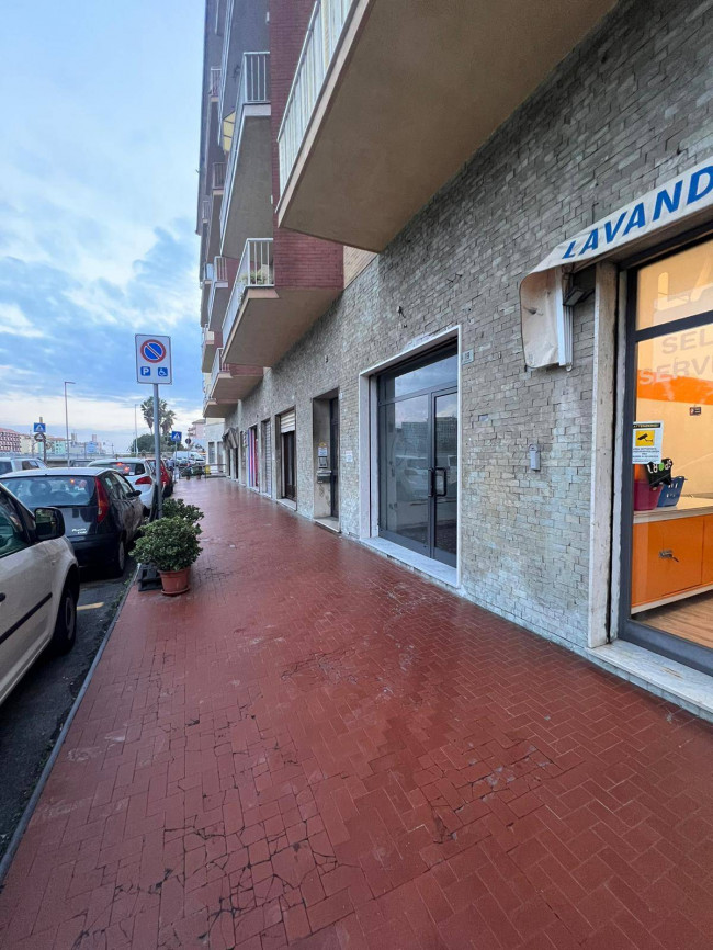 Locale commerciale in Affitto a Imperia