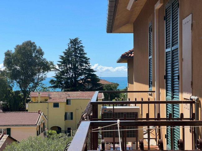 2 locali in Vendita a Cervo