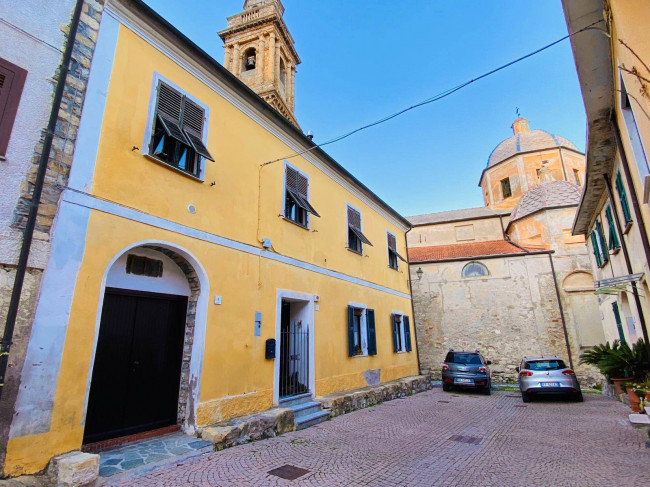 5 locali in Vendita a Diano Marina