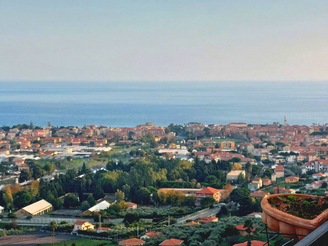 4 locali in Vendita a Diano Castello