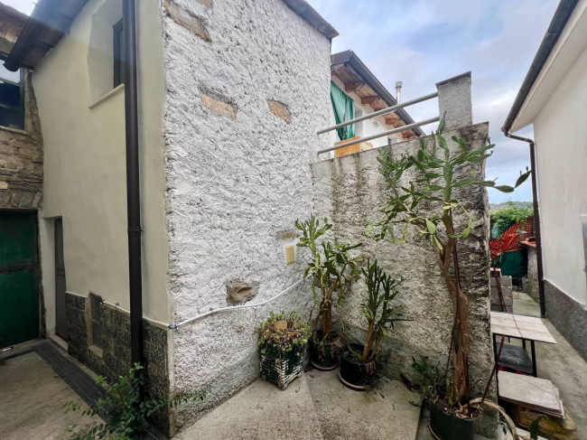 2 locali in Vendita a Diano Arentino