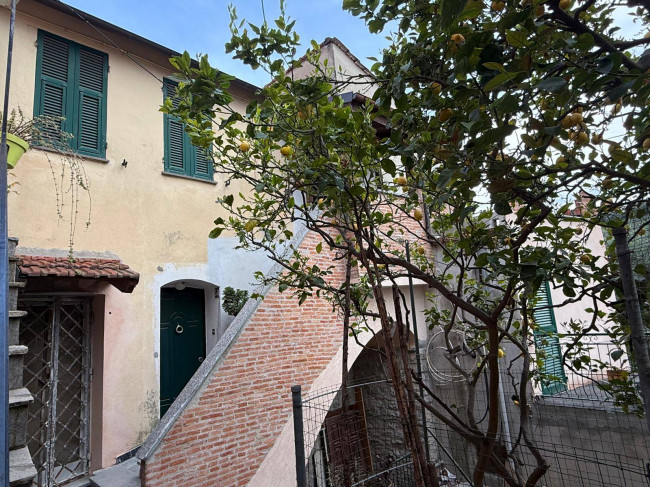 3 locali in Vendita a Diano Castello