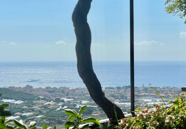 4 locali in Vendita a Diano Castello