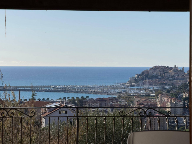 Villa in Vendita a Imperia