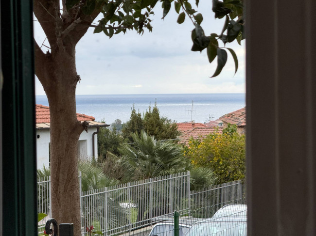 2 locali in Vendita a Diano Castello