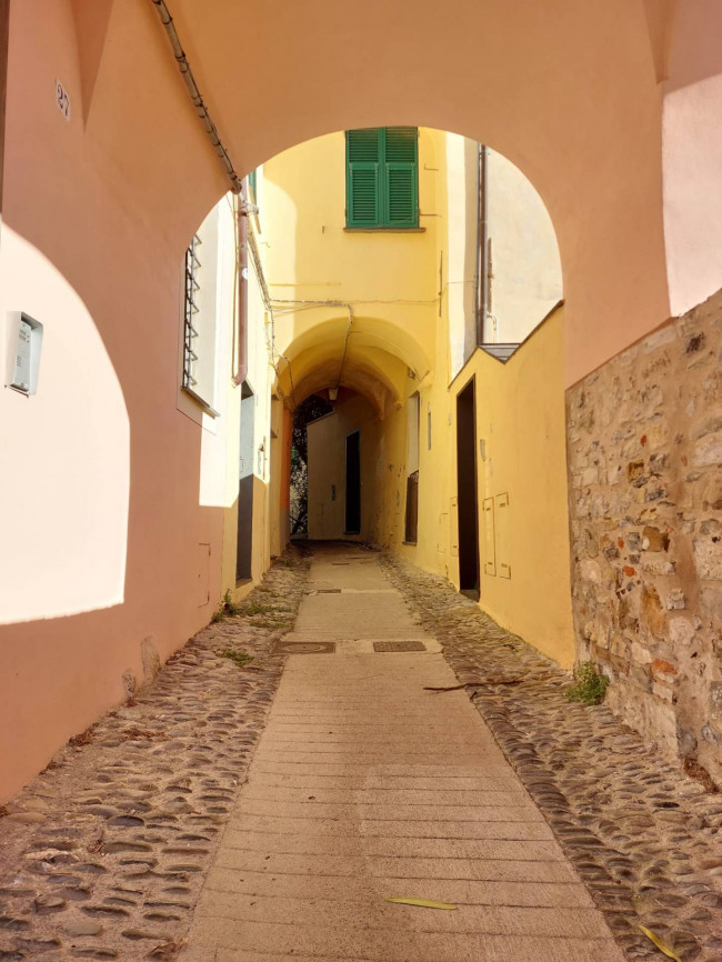 3 locali in Vendita a Cervo