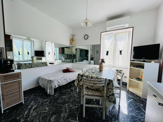 2 locali in Vendita a Diano Arentino