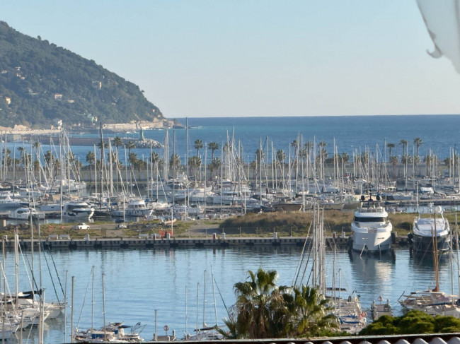 3 locali in Vendita a Imperia