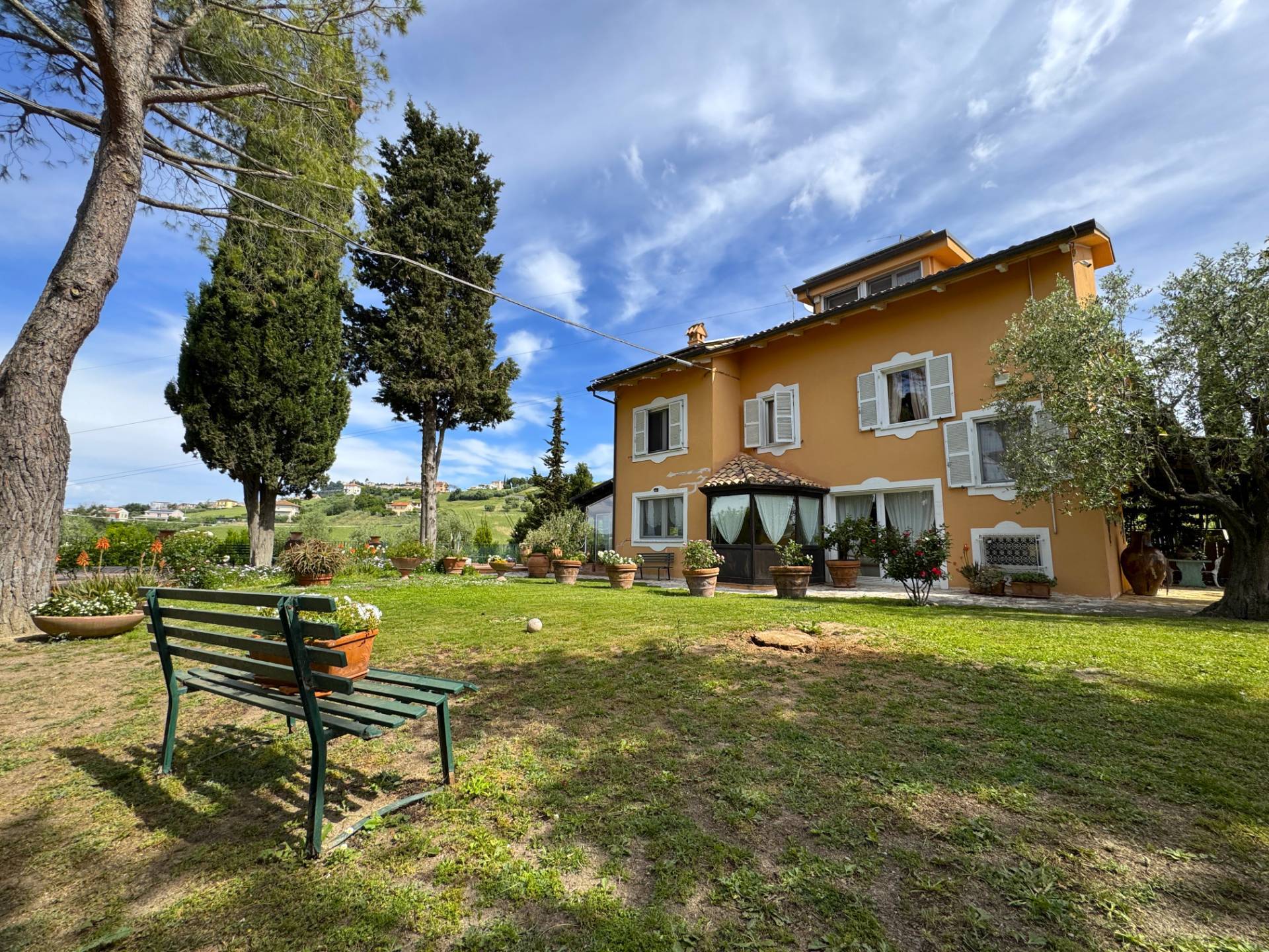 Villa con Giardino in vendita a Fermo