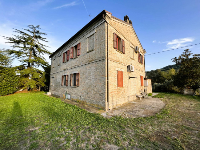 Casa Colonica con Terreno in vendita a Fermo