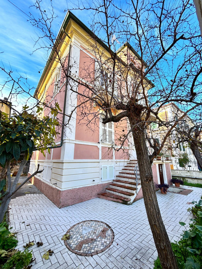 Villa con Giardino in vendita a Porto San Giorgio