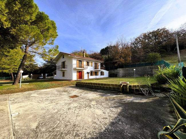 Casa Colonica con Terreno in vendita a Lapedona