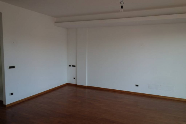 Locale commerciale - artigianale - uffici in affitto a Porto San Giorgio