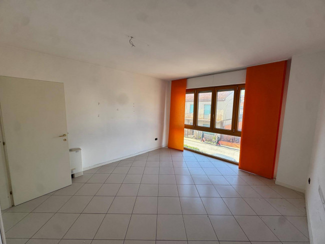 Locale commerciale - artigianale - uffici in vendita a Porto San Giorgio