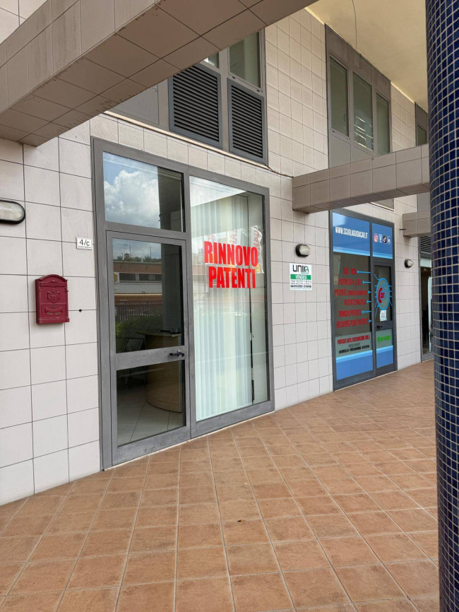 Locale commerciale - artigianale - uffici in vendita a Porto San Giorgio