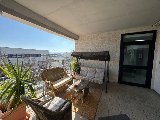 Locale commerciale - artigianale - uffici in affitto a Porto San Giorgio