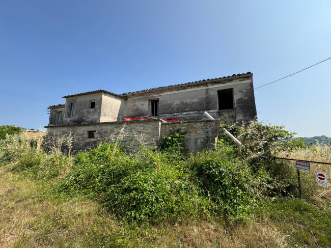 Casa Colonica con Terreno in vendita a Ponzano di Fermo