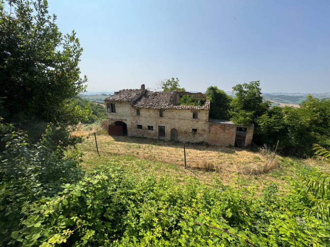 Casa Colonica con Terreno in vendita a Ponzano di Fermo