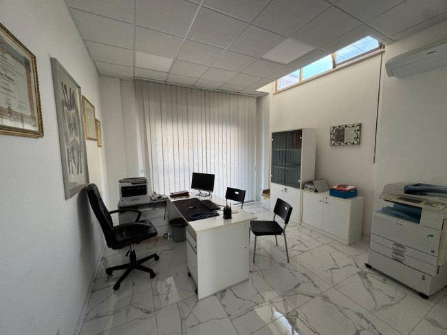 Locale commerciale - artigianale - uffici in vendita a Porto San Giorgio