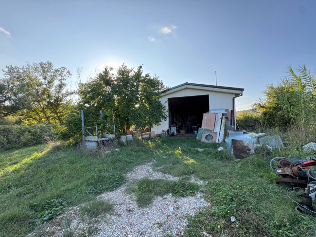 Locale di deposito in vendita a Fermo