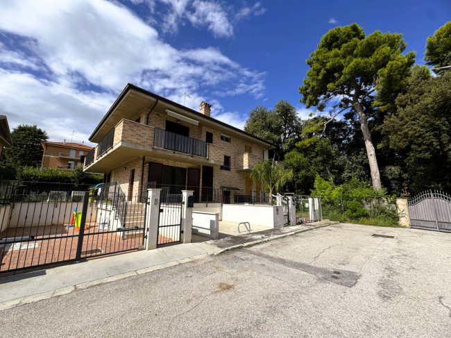 Soluzione indipendente in vendita a Fermo