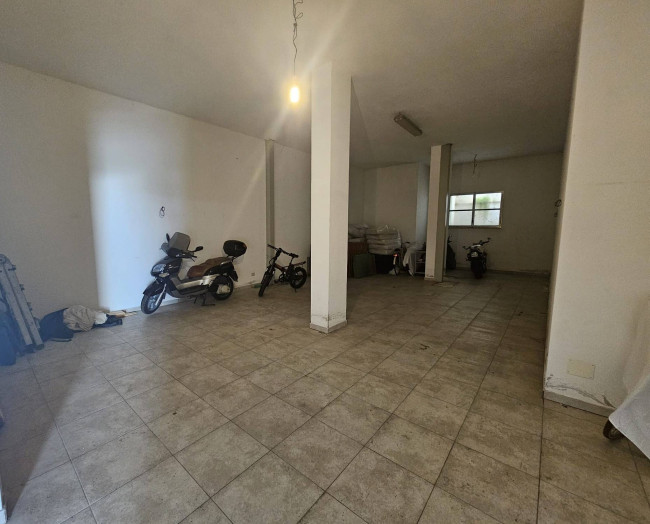 Rimessa in vendita a Fermo