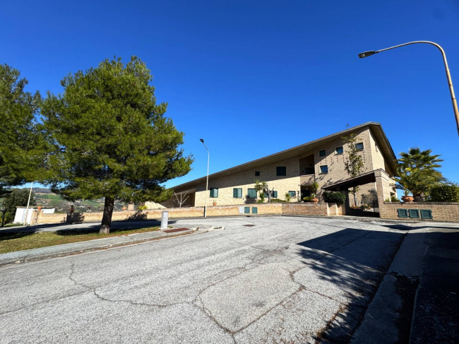 Villa con Giardino in vendita a Grottazzolina