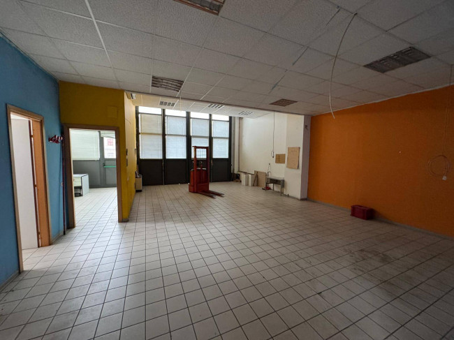 Locale commerciale - artigianale - uffici in affitto a Porto San Giorgio