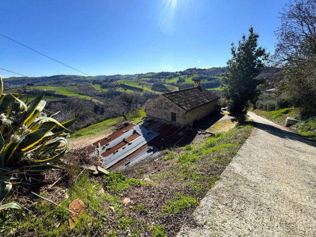 Casa Colonica con Terreno in vendita a Ponzano di Fermo