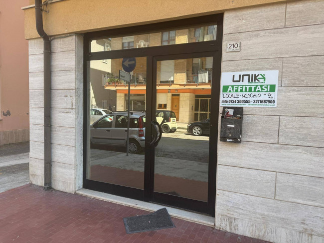 Locale commerciale - artigianale - uffici in affitto a Porto San Giorgio