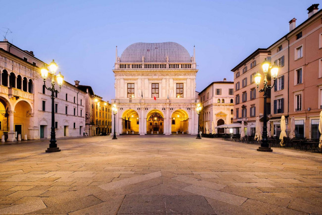 Appartamento in vendita a Centro Storico, Brescia (BS)