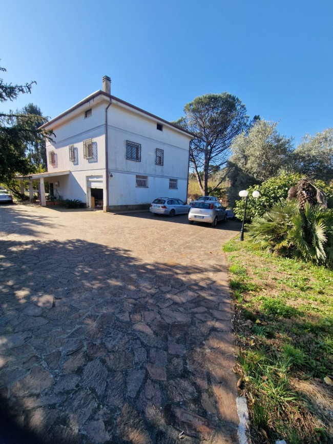 villa con terreno in Vendita a Velletri