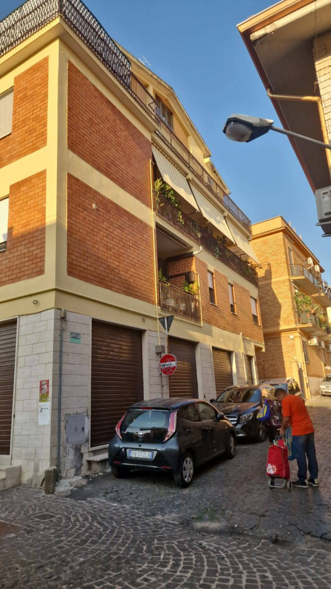 COMMERCIALE in Affitto a Cisterna di Latina