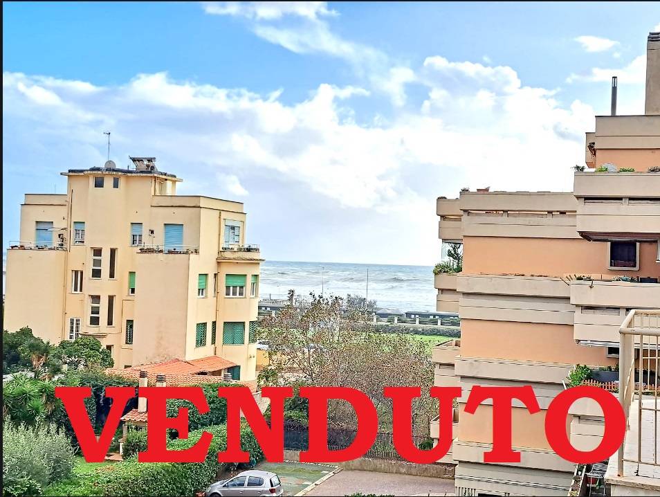 Appartamento in vendita a Ostia, Roma (RM)