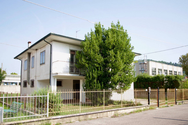 Casa indipendente in Vendita a Montecchio Maggiore