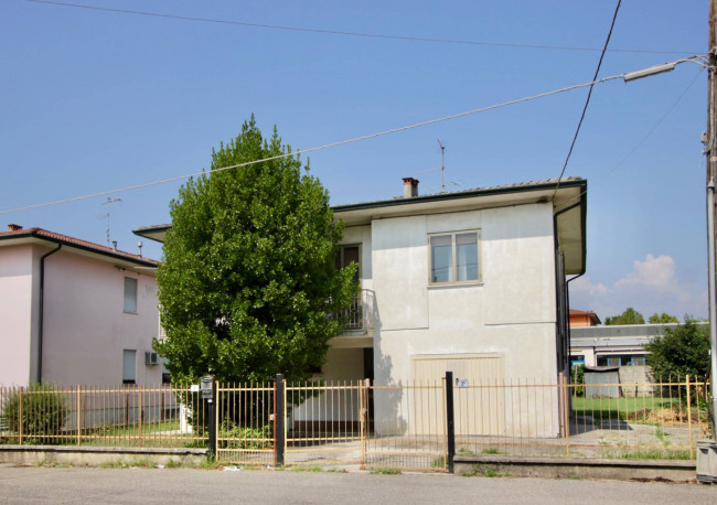 Casa indipendente in Vendita a Montecchio Maggiore