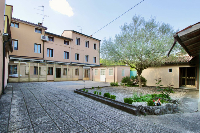 Bifamiliare in Vendita a Montecchio Maggiore