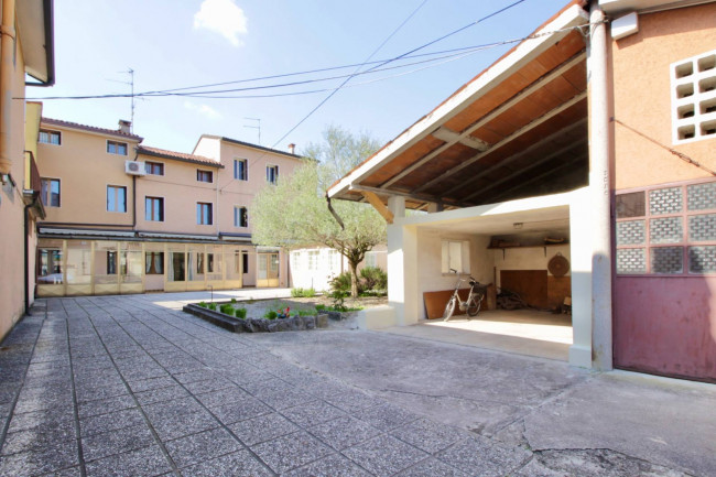 Casa di corte in Vendita a Montecchio Maggiore