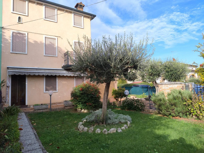 Porzione di bifamiliare in Vendita a Vicenza