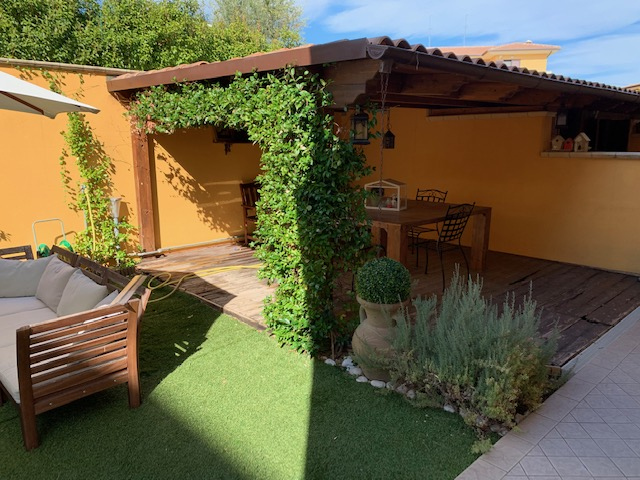 Villa Bifamiliare ROSCIANO vendita  Villa Oliveti  Immobiliare Lattanzio e Miccoli snc