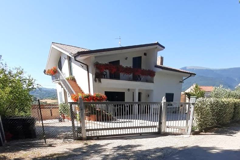 Casa indipendente in vendita a Fara Filiorum Petri (CH)