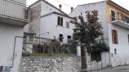 Casa indipendente in vendita a Serramonacesca (PE)