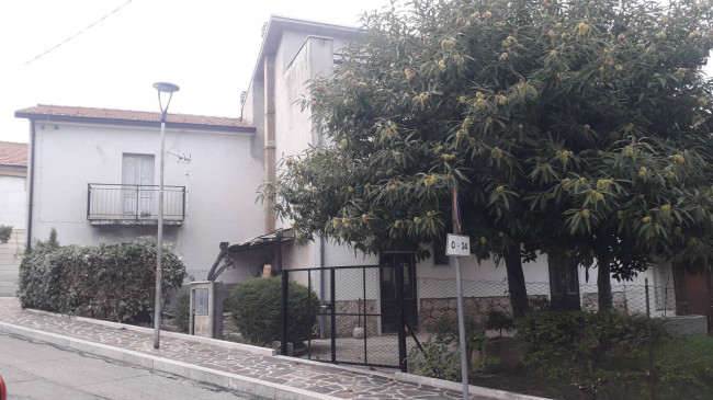 Casa indipendente in vendita a Serramonacesca (PE)