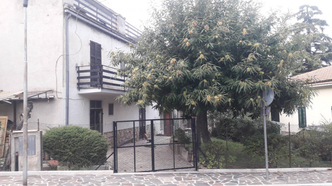 Casa indipendente in vendita a Serramonacesca (PE)