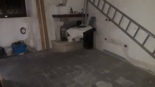 Casa indipendente in vendita a Serramonacesca (PE)