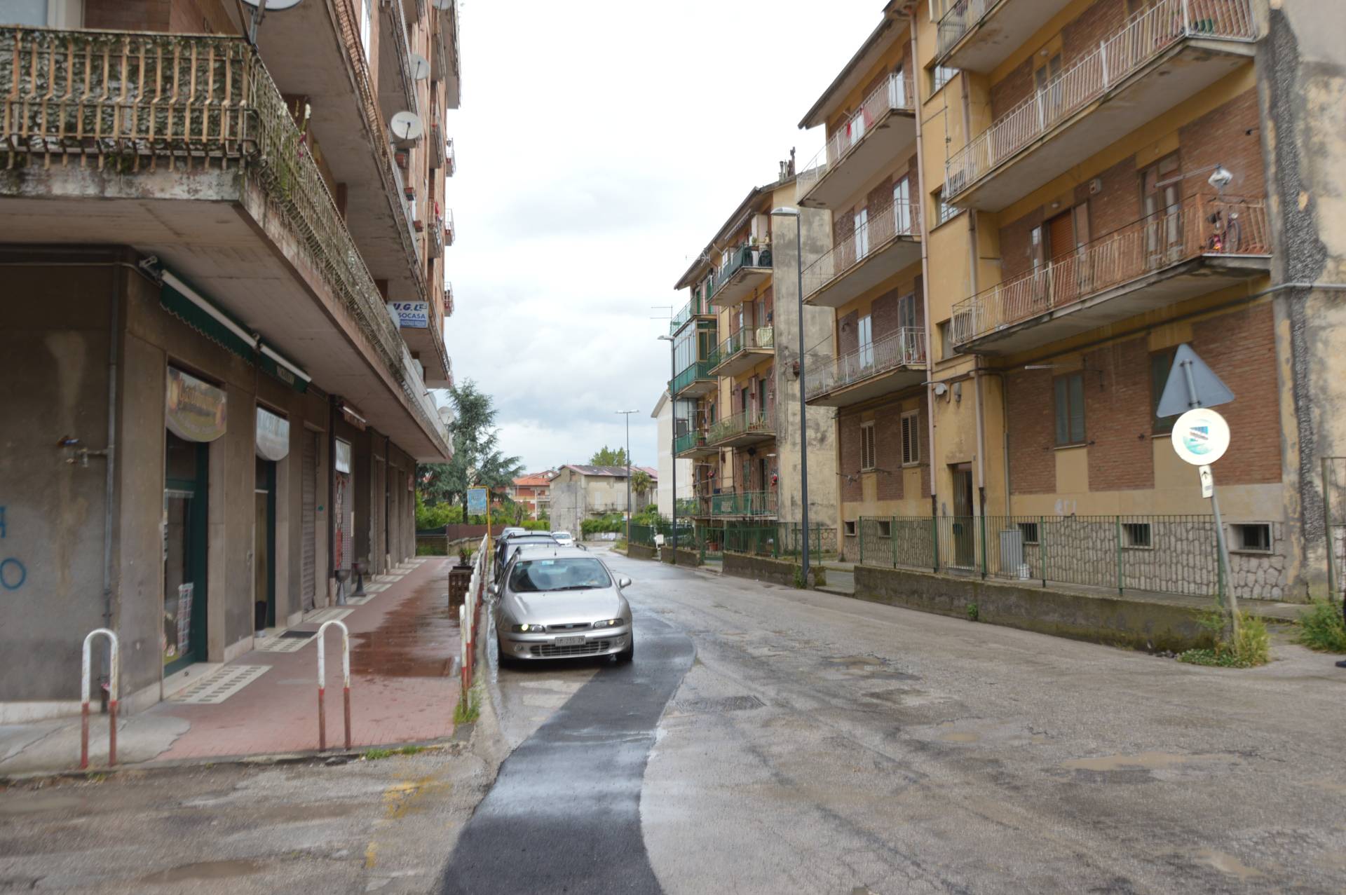 Fondo commerciale in affitto a Avellino (AV)
