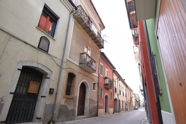Casa semi-indipendente in vendita a San Potito Ultra (AV)