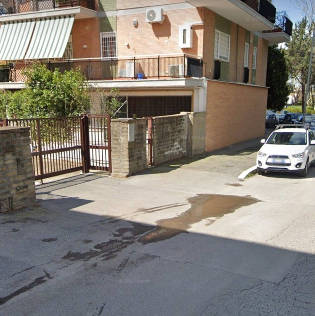 Garage/Box/Posto auto in vendita a Torrino, Roma (RM)