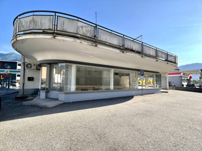 Locale commerciale in affitto a Cadenazzo
